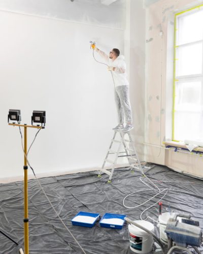 worker-painting-wall-ladder-full-shot (1) (1) (1)